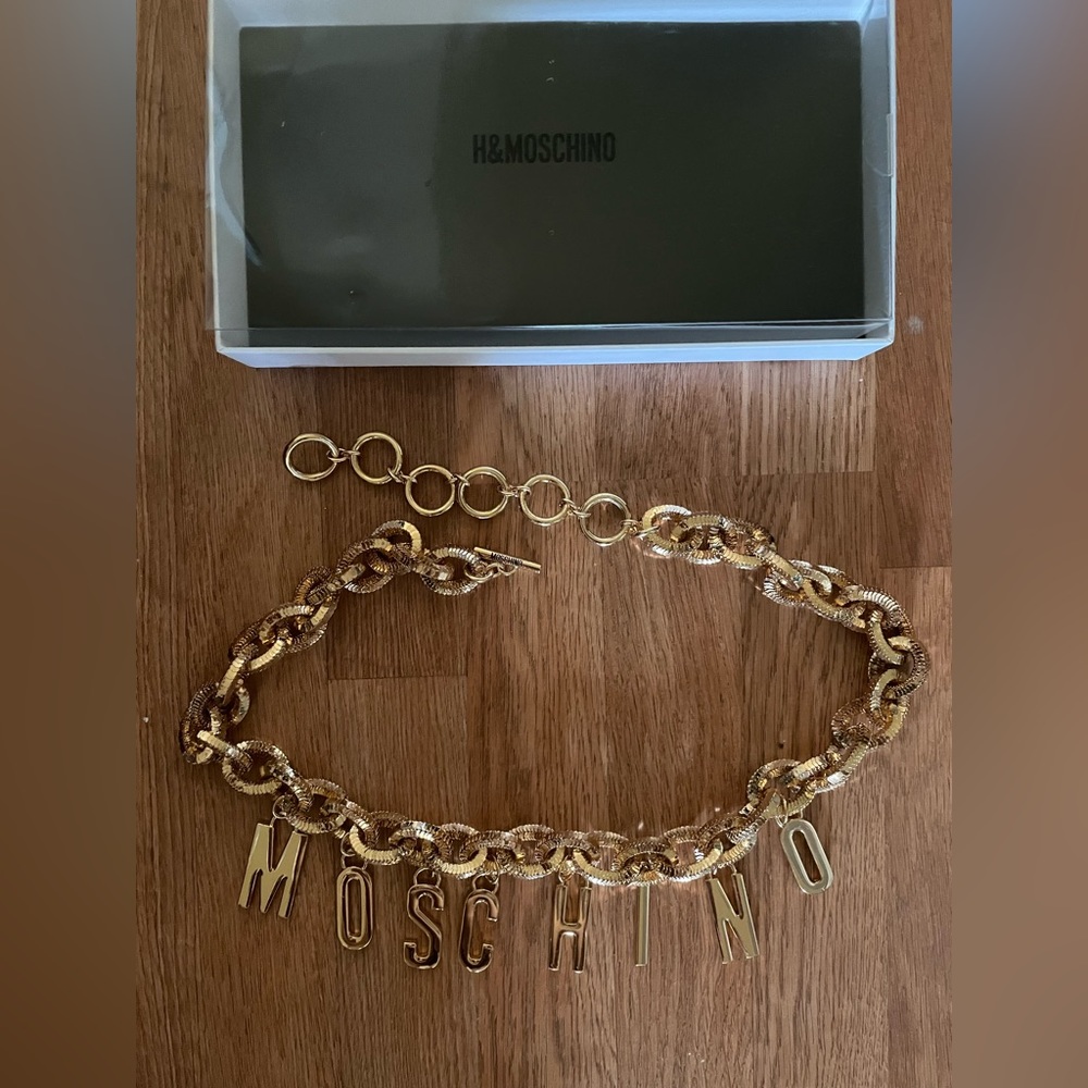 HM x Moschino gold belt